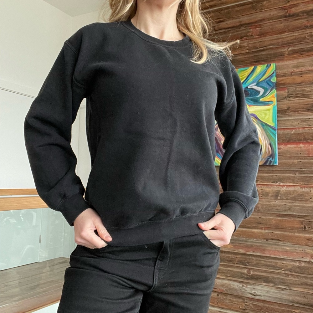 Gildan Heavy Blend Crew Neck Sweater in Black